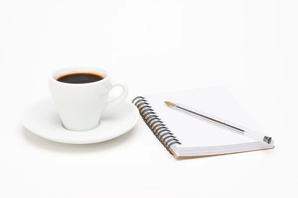 Чашка кави з блокнотом — стокове фото