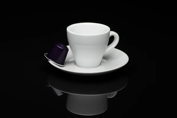 Tasse Kaffee mit Kapseln — Stockfoto