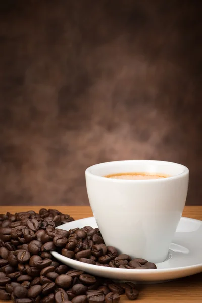 Xícara de café com feijão — Fotografia de Stock