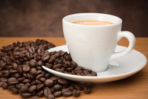 Koffiekopje met bean — Stockfoto