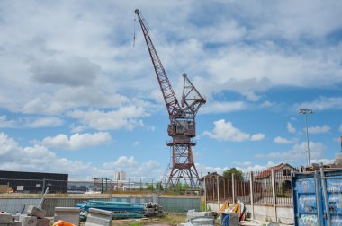 Harbor unuttuğu vinç