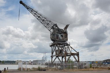 Harbor unuttuğu vinç