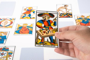 tarot beraberlik: büyücü