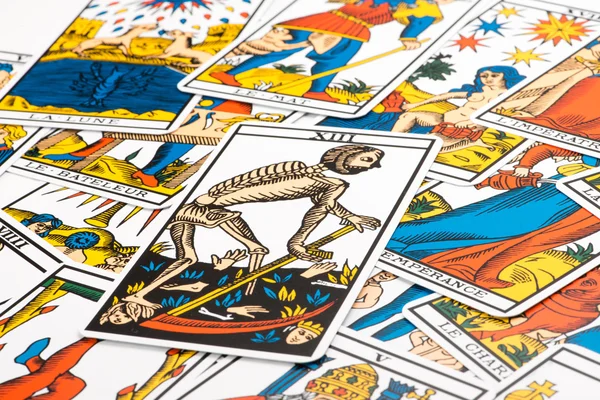 Basiret tarot kartları ve ölüm kartı — Stok fotoğraf