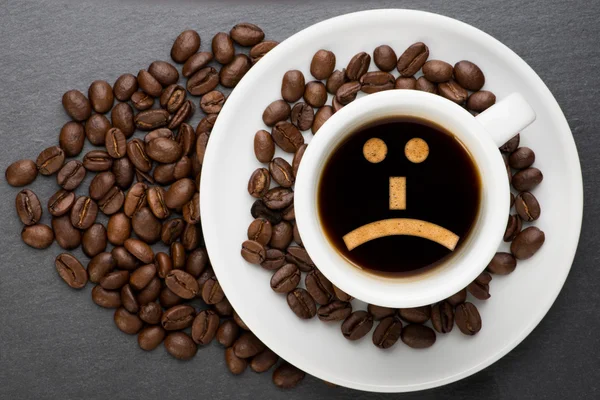 Чашка кофе с грустью — стоковое фото
