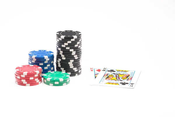 Pokermarker med kort — Stockfoto