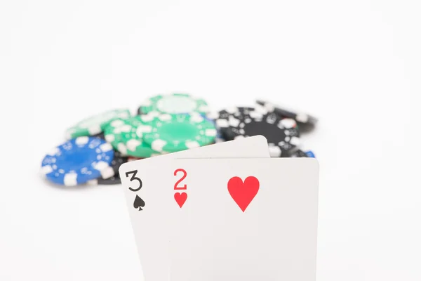 Karten mit Pokerchips — Stockfoto