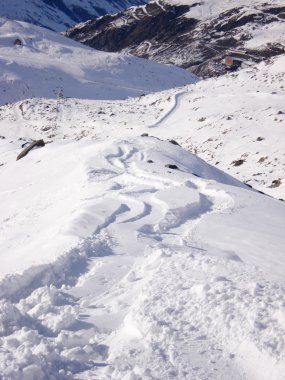 Kara dağ yolunda