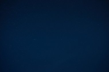 Karanlık gökyüzü galaksideki yıldızlardan