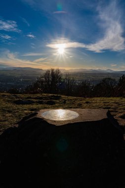 Penrith ve göl bölgesi güneşli bir kış gününde Beacon 'dan izleniyor..