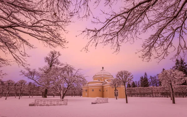俄罗斯圣彼得堡普希金市凯瑟琳公园下浴 冬季下雪天 — 图库照片