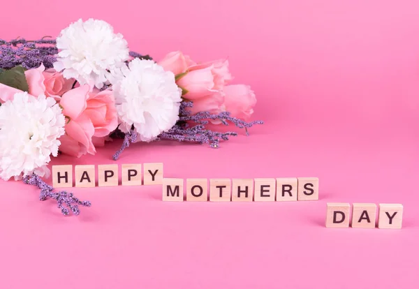 母の日のメッセージと美しいピンクのバラ コンセプト休息 リラックス 母の日と女性の日 — ストック写真