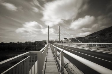 Demiryolu üzerinde yeni bir köprü