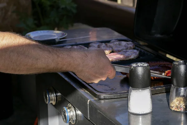 Vårgrillfest Med Venner – stockfoto