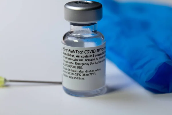 España Enero 2021 Primer Plano Una Ampolla Vacía Vacuna Pfizer — Foto de Stock