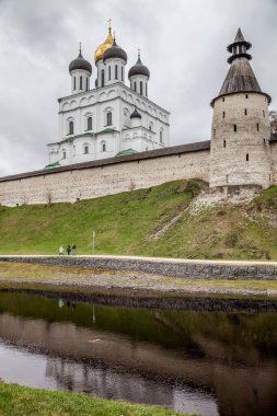 Pskov, Rusya 'daki Trinity Katedrali. Ortodoks Kilisesi. Pskov Kremlin 'in mimari topluluğunun bir parçası.