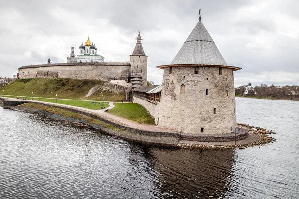 Vista Del Kremlin Pskov Desde Desembocadura Del Río Pskov Rusia — Foto de Stock