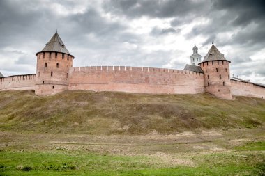 Novgorod Detinets. Eski Novgorod Kremlin. UNESCO listesine bir mimari eser de dahil edildi. Metropolitan Kulesi ve Şapel. Veliky Novgorod.