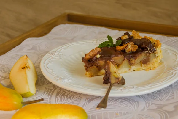 Chocolate pear tart. A portioned slice on a white plate. Daylight, selective focus, horizontal photo — Stock Photo, Image