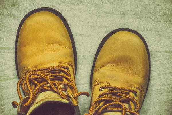 Botas amarillas viejas — Foto de Stock