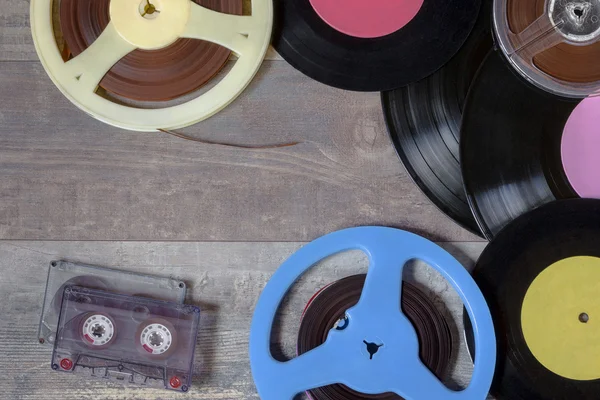 Vinyl records, tapes and reels of magnetic tape — Stock Photo, Image