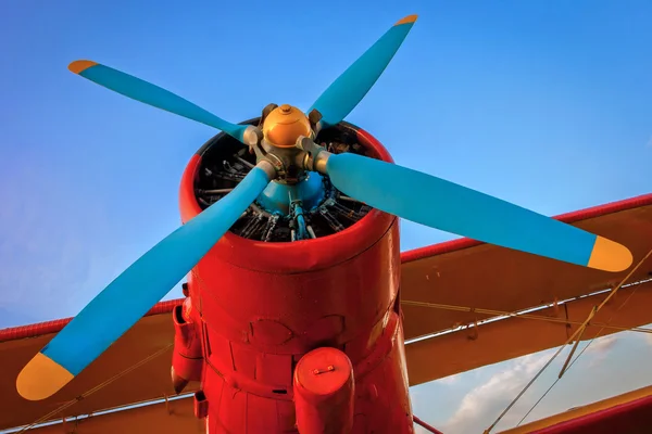 Ancien avion avec hélice — Photo