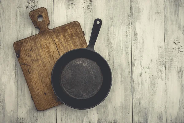 Old pan and cutting board — Stock Photo, Image