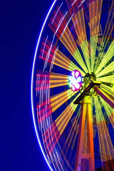 Ferris wheel in a city park — Stock Photo, Image