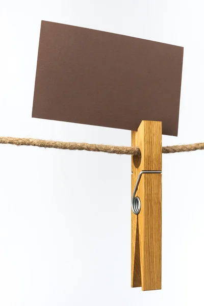 Clipe de madeira com um sinal na corda — Fotografia de Stock