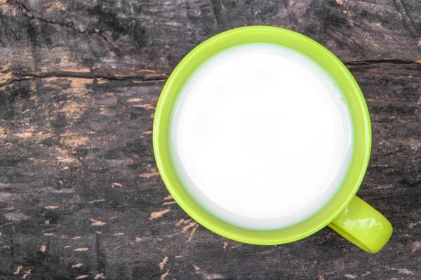 Coupe en céramique verte au lait biologique — Photo