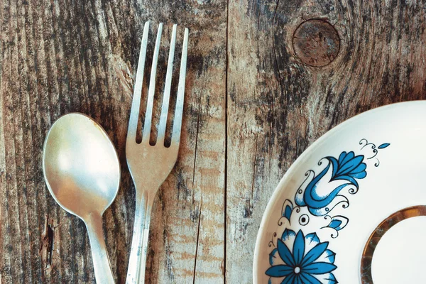 La cuillère, une fourchette et une assiette — Photo