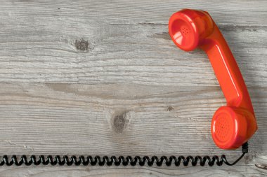 Kırmızı cep telefonu