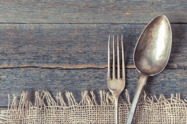 Cuchara y tenedor en la mesa —  Fotos de Stock