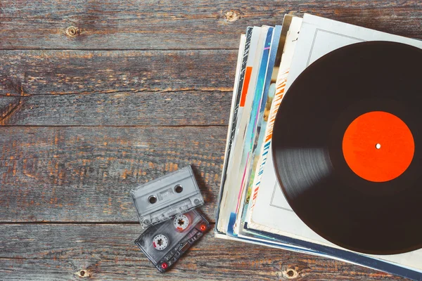 Vinil kayıtları ve kasetler