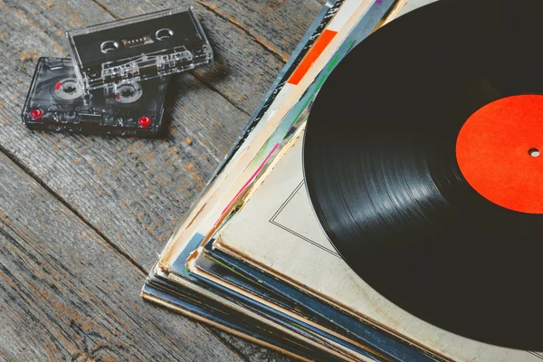 Schallplatten und Kassetten — Stockfoto