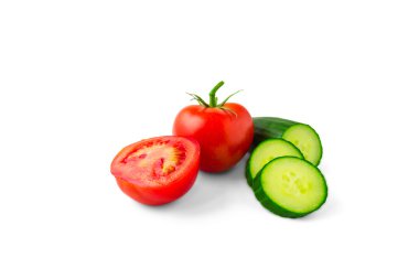 Beyaz arka plan üzerinde taze dilimlenmiş sebze isoated