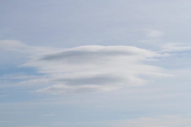 Wolken bewegen in de tijd verstrijken — Stockvideo