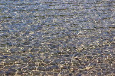 Arka plan açık su ve taş