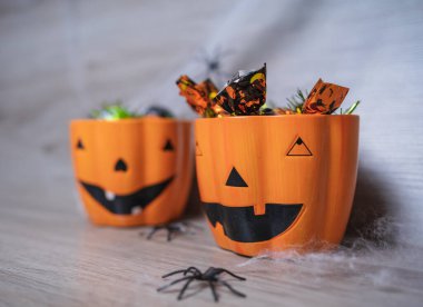 Turuncu kabak şekilli Cadılar Bayramı ekicileri