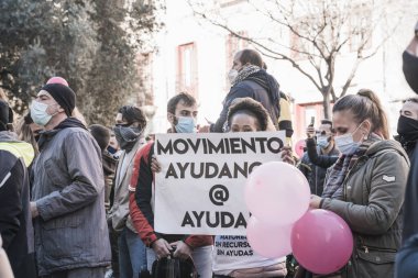 İspanya, Palma de Mallorca - 12 Ocak 2021: İnsanlar Başkan Armengol tarafından uygulanan yeni kısıtlamalara karşı gösteri yapıyorlar