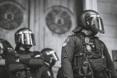 İspanya, Palma de Mallorca - 12 Ocak 2021: İnsanlar Başkan Armengol tarafından uygulanan yeni kısıtlamalara karşı gösteri yapıyorlar