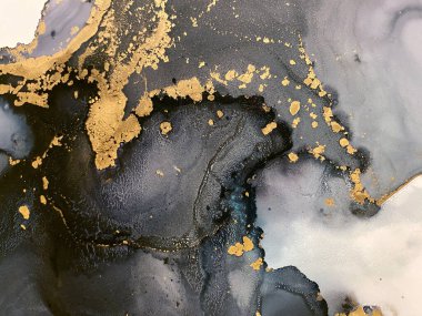 Altınla birlikte soyut gri arkaplan. Siyah beyaz dokular. Alkol mürekkebinden yapılmış güzel parçalar ve lekeler. Duman efektli sanat eseri taş, mermer, suluboya ve akvaryuma benziyor..