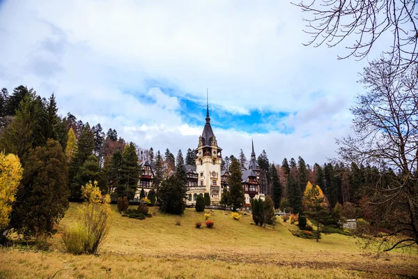 Castelo de Peles, Sinaia, Roménia . — Fotografia de Stock