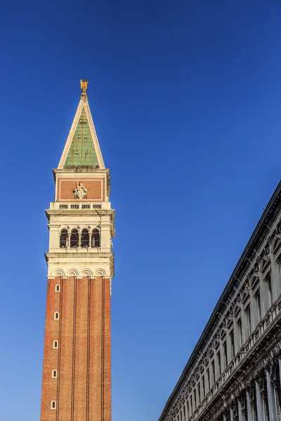 Piazza san marco mit campanile, basilika san marco und dogenpalast. Venedig, Italien — Stockfoto