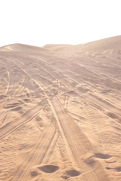Dubai, woestijn duinen zon tracks — Stockfoto