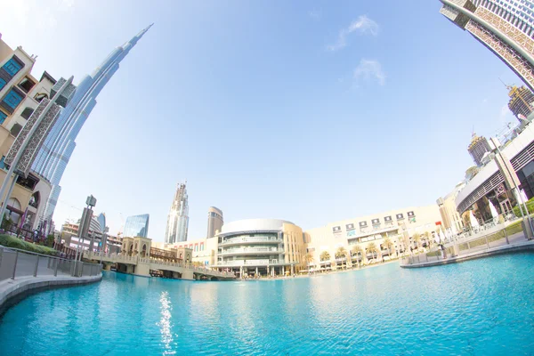 Dubai, 25 Kasım 2015: Dubai Mall havuzlu