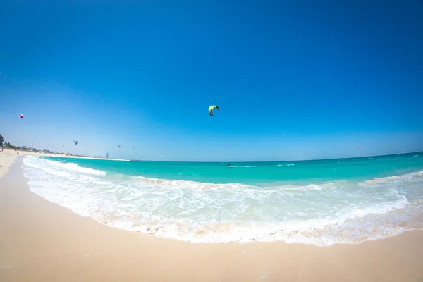 Dubai, mavi gök dalgaları