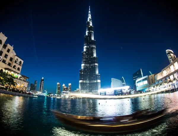 Dubai, en yüksek gökdelen gece