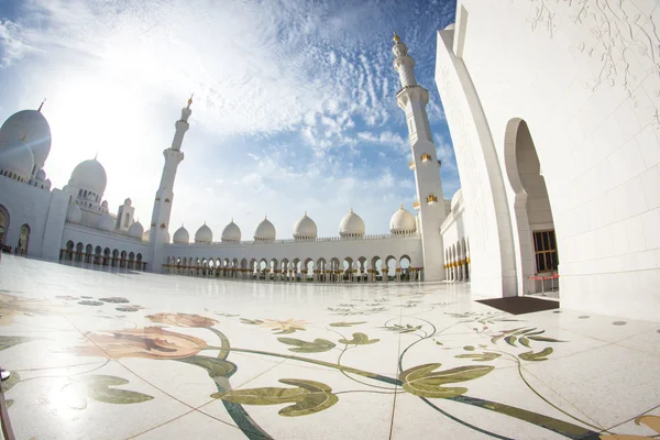 Abu dhabi, ein Gebiet der Moschee — Stockfoto