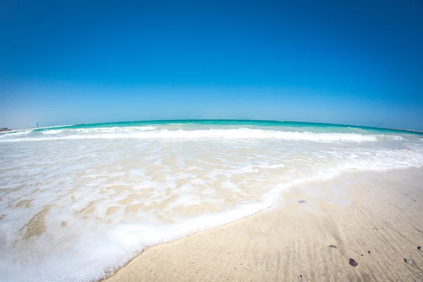 Dubai, plaj mavi gökyüzü